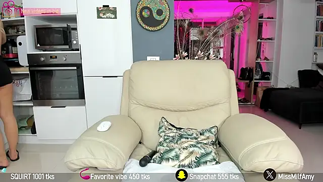 Snapshot of AmySuperHeroes chatting on 02/01/25, 01:09 AmySuperHeroes online show from 02/01/25, 01:09