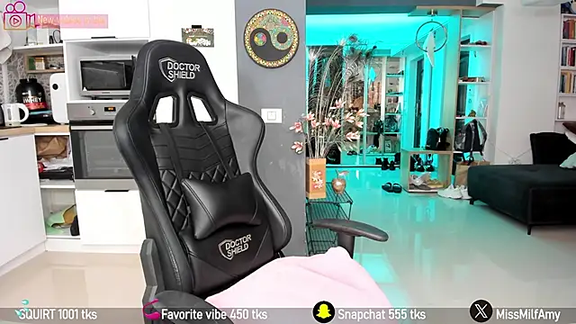 Snapshot of AmySuperHeroes chatting on 02/10/25, 09:14 AmySuperHeroes online show from 02/10/25, 09:14