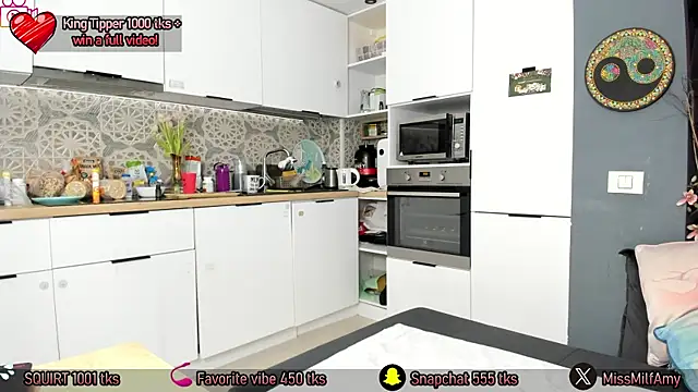 Snapshot of AmySuperHeroes chatting on 02/19/25, 08:33 AmySuperHeroes online show from 02/19/25, 08:33