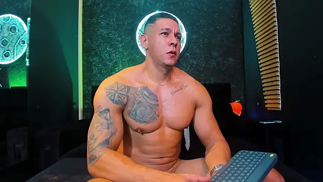 MassimoWalton2 online show from 12/18/24, 03:04