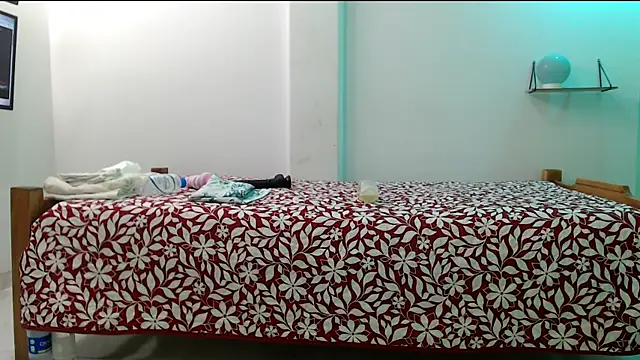 Snapshot of evaleribigtits18 chatting on 03/29/26, 01:27 evaleribigtits18 online show from 03/29/26, 01:27