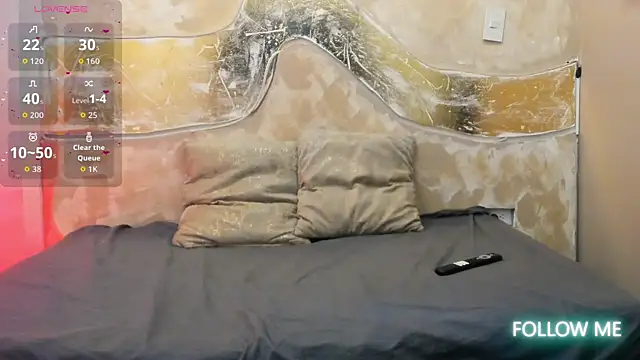 melaniecooperr online show from 10/19/25, 03:18