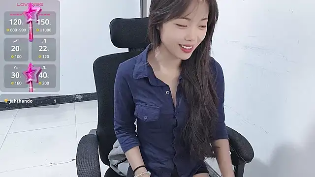 Snapshot of Lvy--v chatting on 12/26/24, 10:52 Lvy--v online show from 12/26/24, 10:52