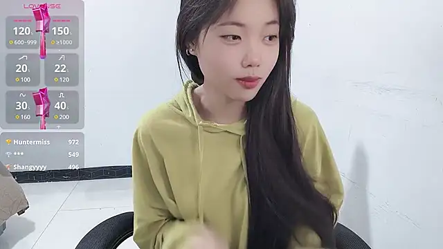 Snapshot of Lvy--v chatting on 01/09/25, 01:39 Lvy--v online show from 01/09/25, 01:39