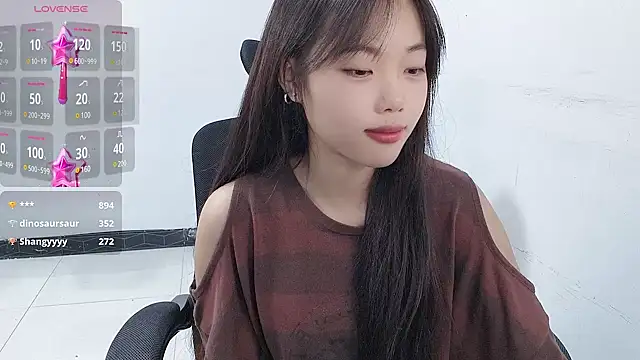 Snapshot of Lvy--v chatting on 01/10/25, 01:53 Lvy--v online show from 01/10/25, 01:53