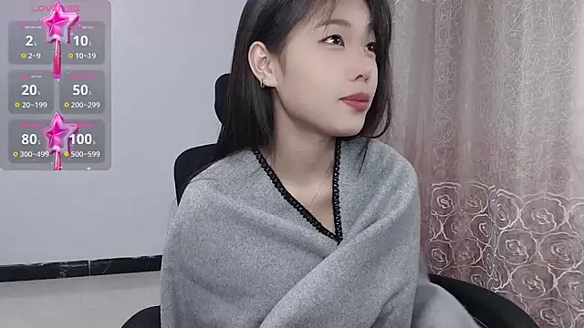 Snapshot of Lvy--v chatting on 02/08/25, 10:40 Lvy--v online show from 02/08/25, 10:40
