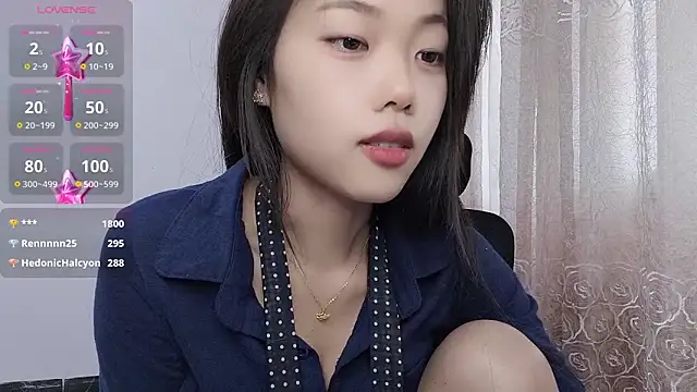 Snapshot of Lvy--v chatting on 03/05/25, 01:42 Lvy--v online show from 03/05/25, 01:42