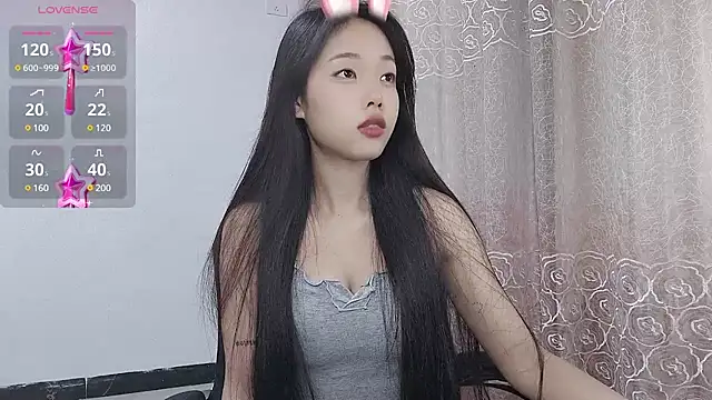 Snapshot of Lvy--v chatting on 03/12/25, 10:17 Lvy--v online show from 03/12/25, 10:17