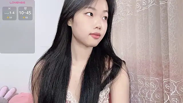 Snapshot of Lvy--v chatting on 05/22/26, 10:04 Lvy--v online show from 05/22/26, 10:04