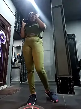 Snapshot of Hot_Urvi chatting on 03/20/25, 07:25 Hot Urvi online show from 03/20/25, 07:25