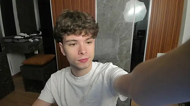 Snapshot of calvin_love_you chatting on 06/28/26, 02:12 calvin love you online show from 06/28/26, 02:12