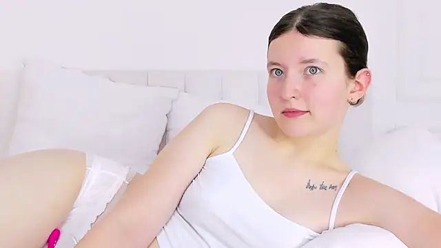 MoonAngelic online show from 01/11/25, 06:24