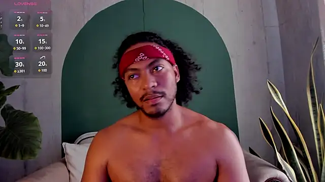 Snapshot of noah_jones__ chatting on 12/04/25, 05:43 noah jones online show from 12/04/25, 05:43