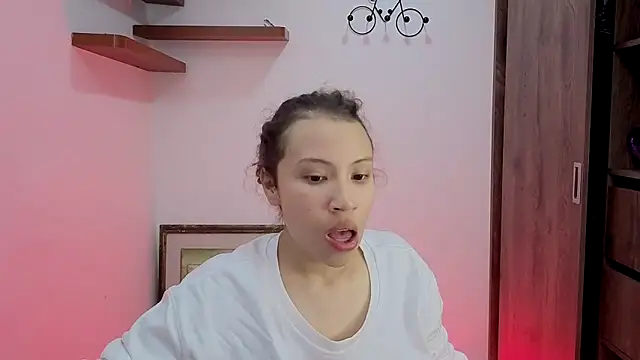 Snapshot of avans_15 chatting on 09/29/25, 11:53 avans 15 online show from 09/29/25, 11:53