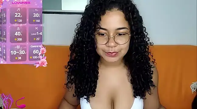 VitoriaFernandes online show from 02/13/25, 06:27