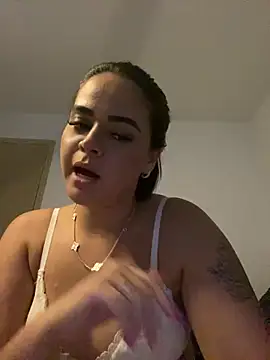 Snapshot of rebeccaareys chatting on 02/21/25, 10:04 rebeccaareys online show from 02/21/25, 10:04