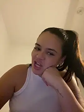 Snapshot of rebeccaareys chatting on 03/02/25, 12:09 rebeccaareys online show from 03/02/25, 12:09