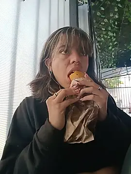 ivannabellini online show from 06/23/26, 01:42