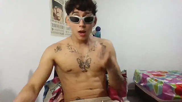 Snapshot of Dillom420 chatting on 01/21/25, 04:43 Dillom420 online show from 01/21/25, 04:43