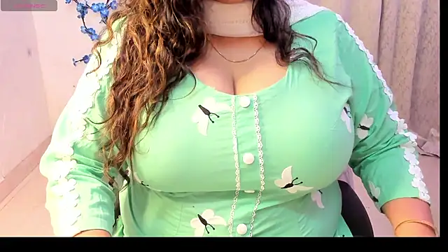 Snapshot of Gulabi_Queen chatting on 11/01/25, 05:04 Gulabi Queen online show from 11/01/25, 05:04