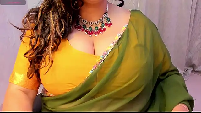 Snapshot of Gulabi_Queen chatting on 11/08/25, 06:57 Gulabi Queen online show from 11/08/25, 06:57