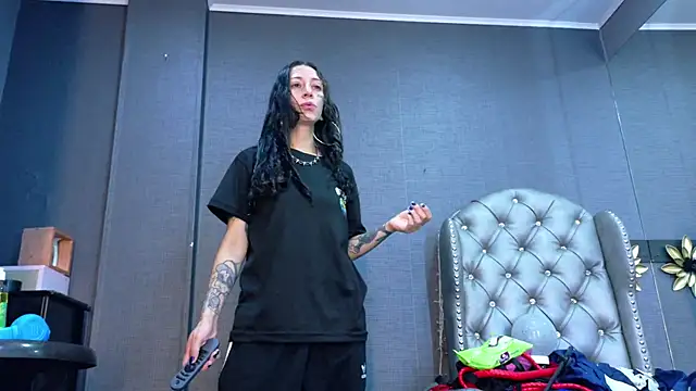 LusstCruella online show from 12/18/25, 03:40