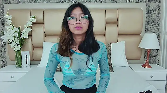 Snapshot of Yommi_Winx chatting on 12/21/24, 01:15 Yommi Winx online show from 12/21/24, 01:15