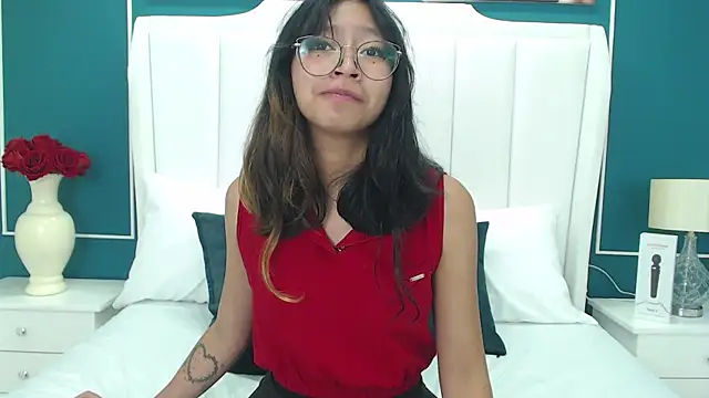 Snapshot of Yommi_Winx chatting on 12/27/24, 06:24 Yommi Winx online show from 12/27/24, 06:24