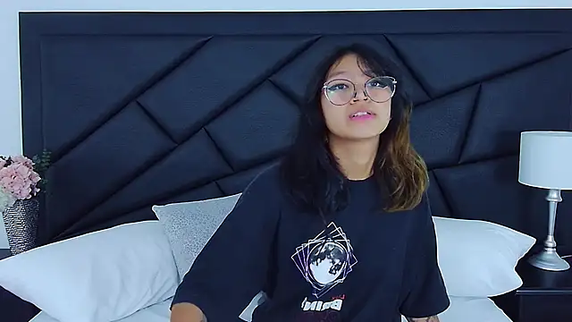 Snapshot of Yommi_Winx chatting on 12/31/24, 07:10 Yommi Winx online show from 12/31/24, 07:10