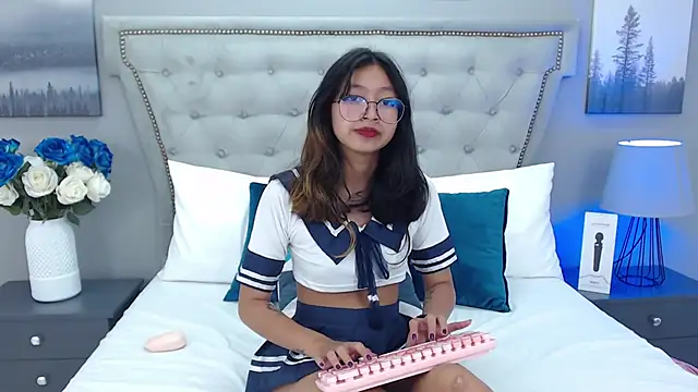 Snapshot of Yommi_Winx chatting on 01/15/25, 01:34 Yommi Winx online show from 01/15/25, 01:34