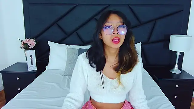 Snapshot of Yommi_Winx chatting on 02/07/25, 03:45 Yommi Winx online show from 02/07/25, 03:45