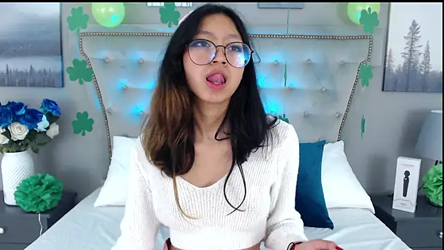 Snapshot of Yommi_Winx chatting on 03/18/25, 03:53 Yommi Winx online show from 03/18/25, 03:53