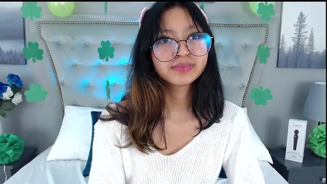 Snapshot of Yommi_Winx chatting on 03/18/25, 10:03 Yommi Winx online show from 03/18/25, 10:03