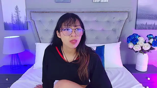 Snapshot of Yommi_Winx chatting on 09/18/25, 10:56 Yommi Winx online show from 09/18/25, 10:56