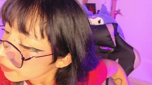 Snapshot of Yommi_Winx chatting on 12/05/25, 01:47 Yommi Winx online show from 12/05/25, 01:47