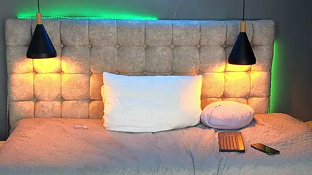 Laia and Aloby online show from 01/17/25, 06:44