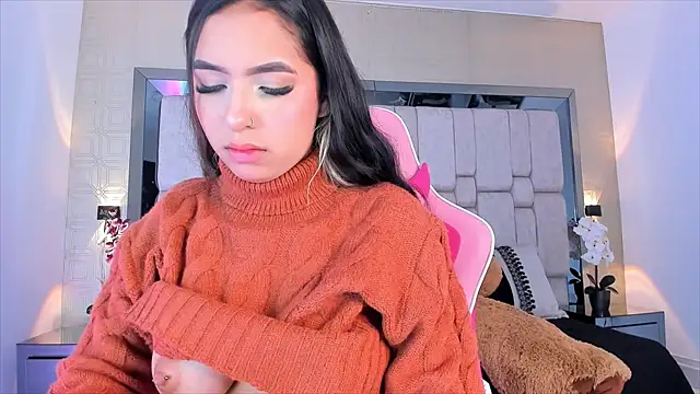 Snapshot of _SofiaCortez_ chatting on 12/28/24, 03:15 SofiaCortez online show from 12/28/24, 03:15