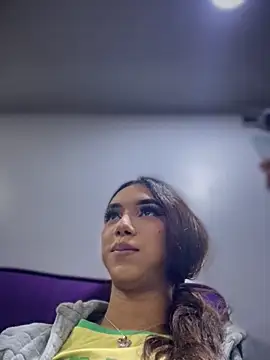 Nikol Rang   online show from 10/09/25, 12:41