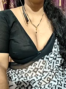 Snapshot of bhuvana555 chatting on 03/21/25, 06:18 bhuvana555 online show from 03/21/25, 06:18