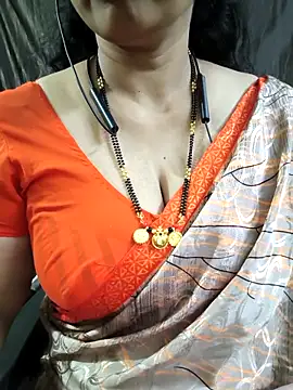 Snapshot of bhuvana555 chatting on 04/10/26, 04:44 bhuvana555 online show from 04/10/26, 04:44