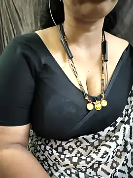 Snapshot of bhuvana555 chatting on 04/11/26, 04:55 bhuvana555 online show from 04/11/26, 04:55