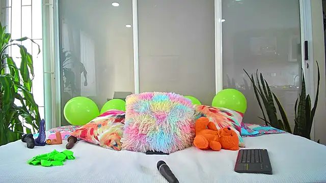 oriana thomson2 online show from 03/05/25, 06:23