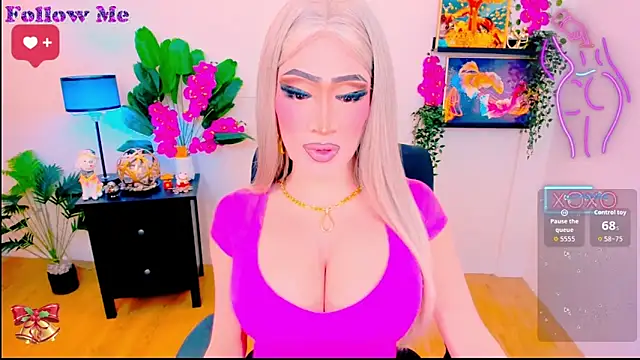 Snapshot of TwittyGirL9inch_exotic chatting on 11/16/25, 08:31 TwittyGirL9inch exotic online show from 11/16/25, 08:31