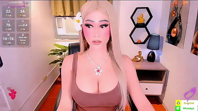 Snapshot of TwittyGirL9inch_exotic chatting on 06/01/26, 03:41 TwittyGirL9inch exotic online show from 06/01/26, 03:41