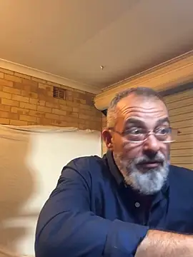 Snapshot of ausbod chatting on 12/13/24, 03:32 ausbod online show from 12/13/24, 03:32