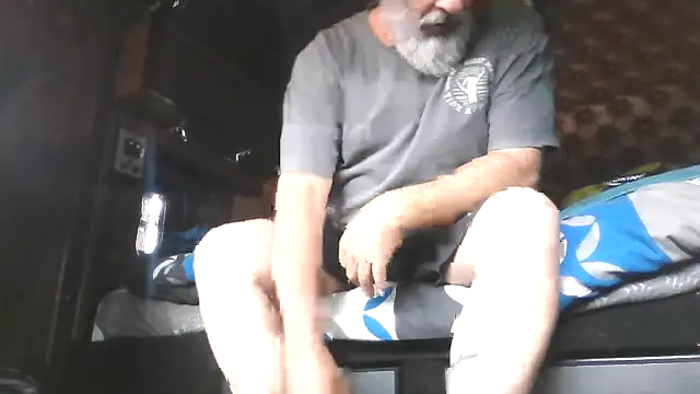 Snapshot of ausbod chatting on 10/05/25, 03:27 ausbod online show from 10/05/25, 03:27