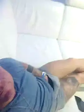 Snapshot of swingr chatting on 12/23/24, 12:03 swingr online show from 12/23/24, 12:03