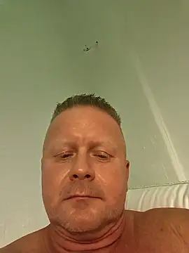 Snapshot of swingr chatting on 04/12/26, 11:10 swingr online show from 04/12/26, 11:10