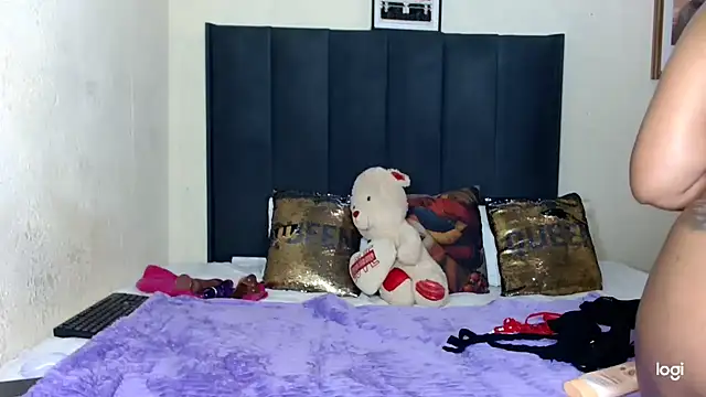 quenliyasa online show from 11/04/25, 09:03