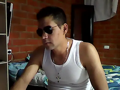Snapshot of esteban2810m chatting on 03/05/26, 01:23 esteban2810m online show from 03/05/26, 01:23